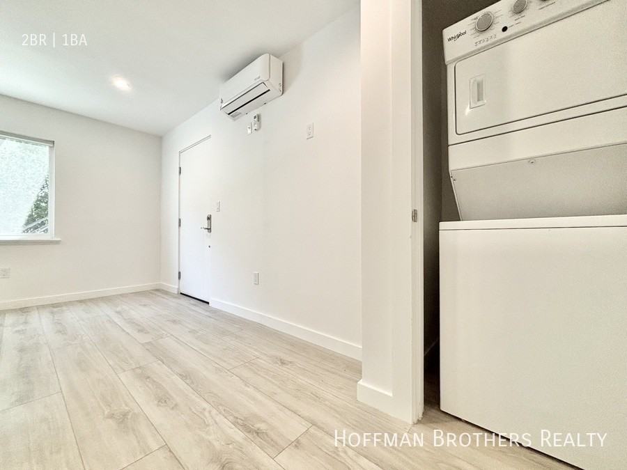 564 N Kenmore Ave #2 - Photo 4 of 10