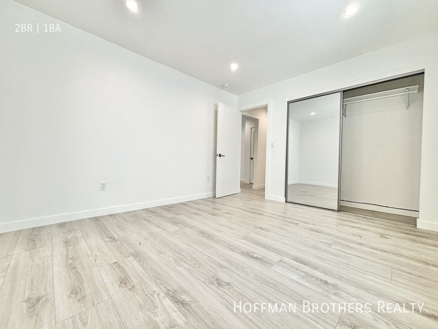 564 N Kenmore Ave #2 - Photo 5 of 10