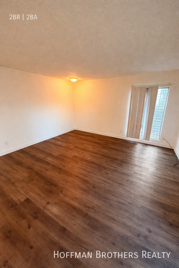 700 Glenway Dr #5 - Photo 4 of 8