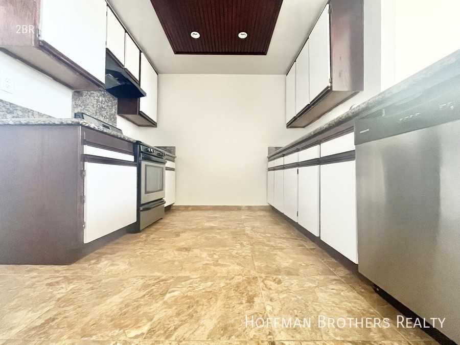 945 N Serrano Ave #109