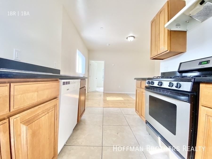 758 S Carondelet St #108 - Photo 4 of 10