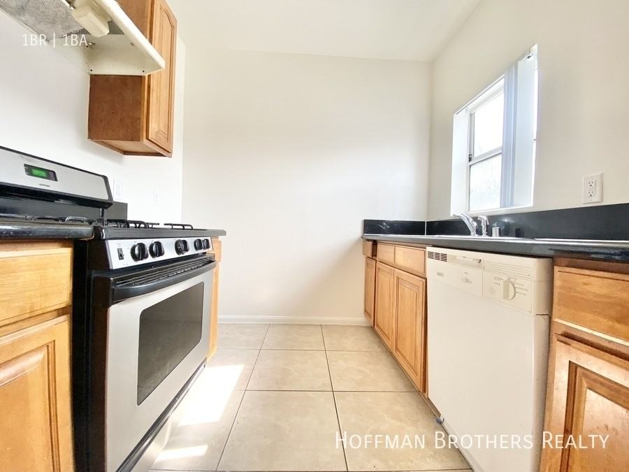 758 S Carondelet St #108 - Photo 5 of 10