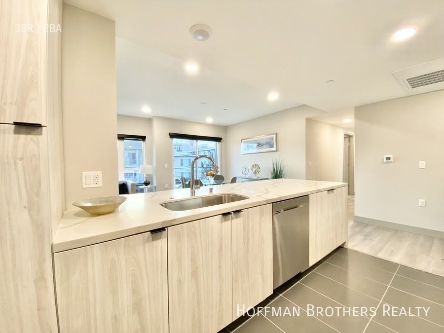 1530 Brockton Ave #309 - Photo 4 of 17