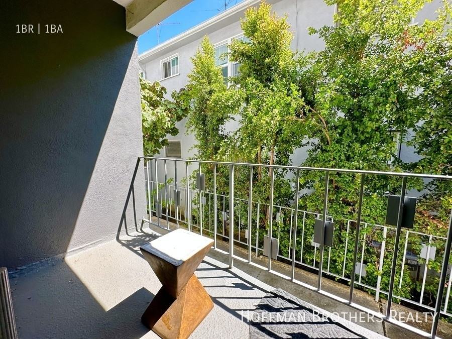 1036 N Crescent Heights Blvd #6 - Photo 3 of 6
