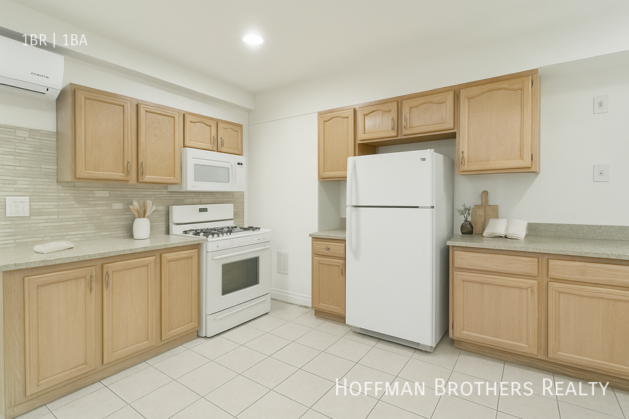 1023 Larch St #4 - Photo 4 of 9