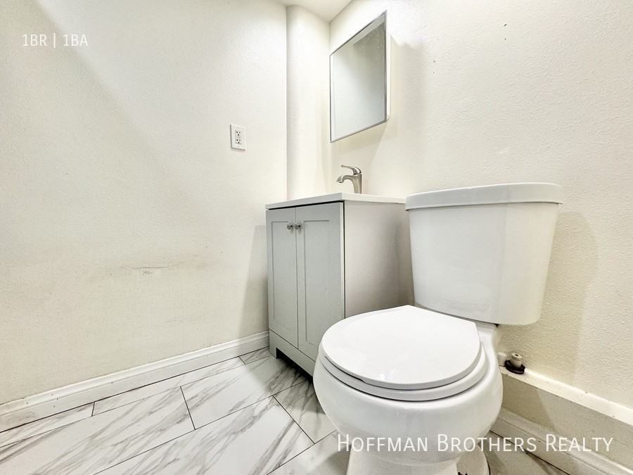 1023 Larch St #4 - Photo 7 of 9