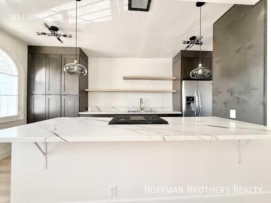 300 N Bonnie Brae St #103 - Photo 3 of 8