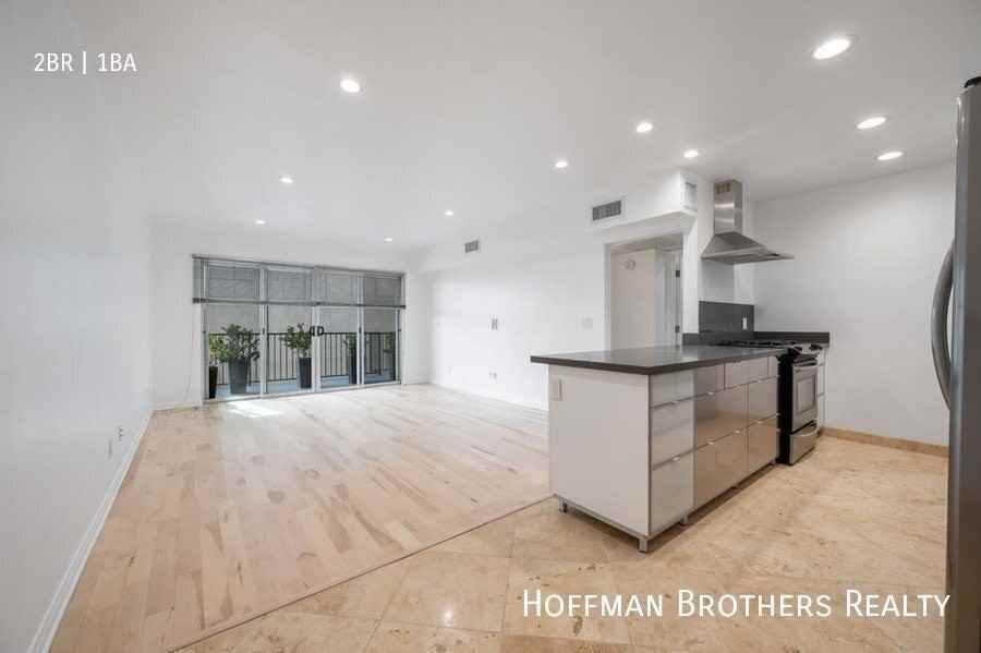 1146 N Clark St #8 - Photo 6 of 17