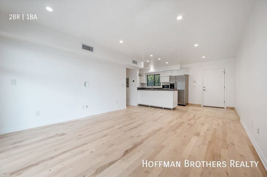 1146 N Clark St #8 - Photo 7 of 17