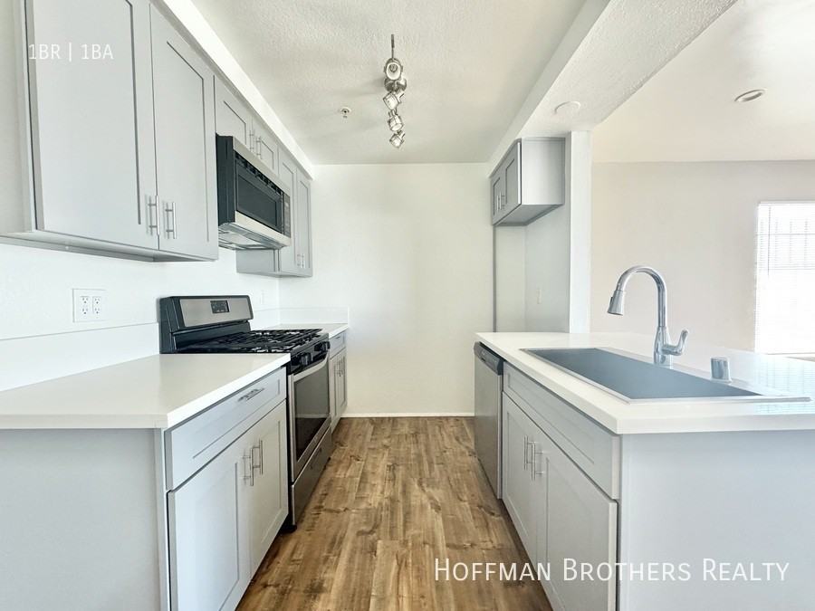 12914 Doty Ave #6 - Photo 3 of 11