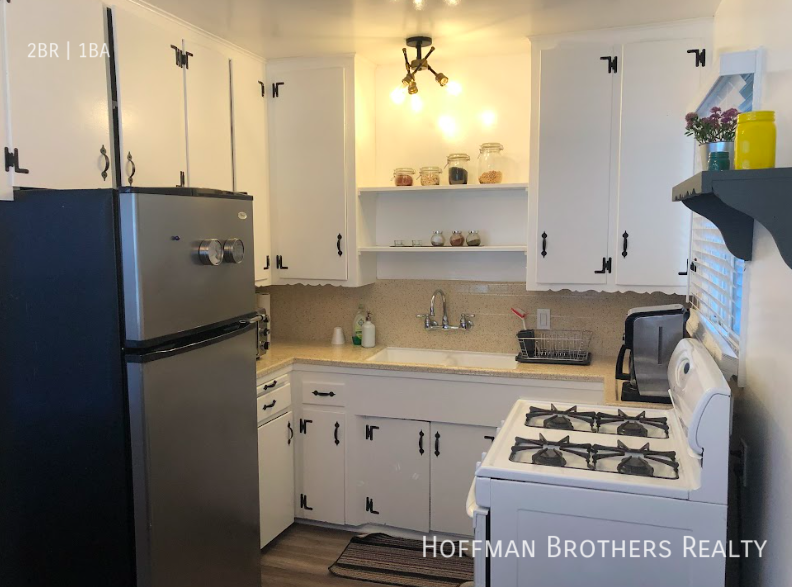 12429 Chandler Blvd - Photo 5 of 11