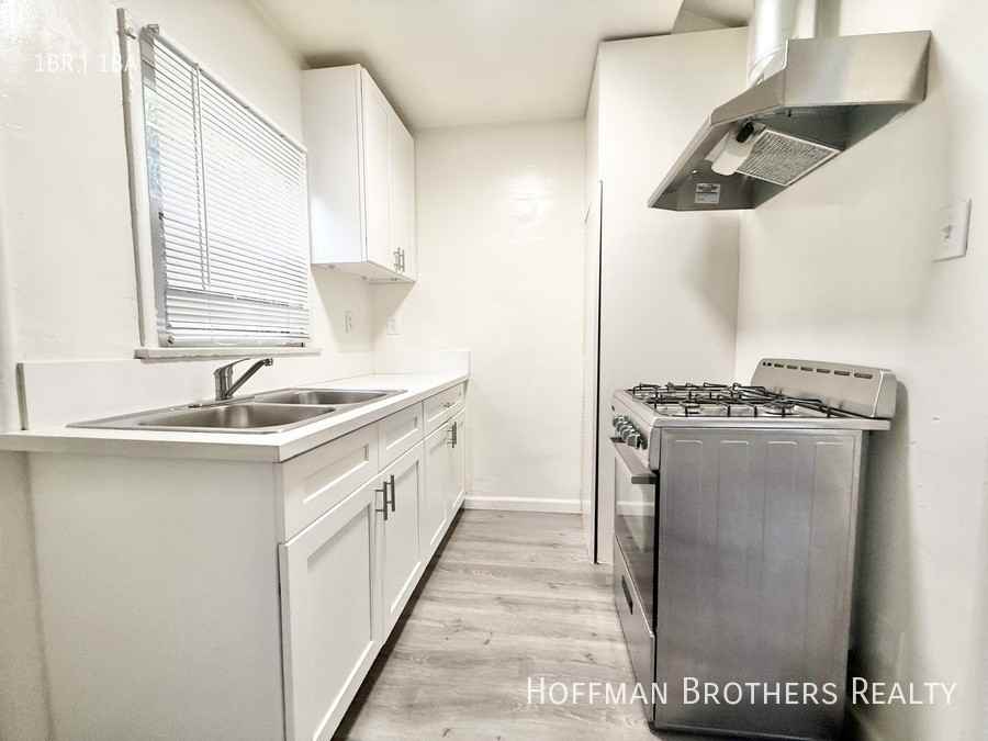 546 1/4 W 49th St #2-5 - Photo 2 of 3