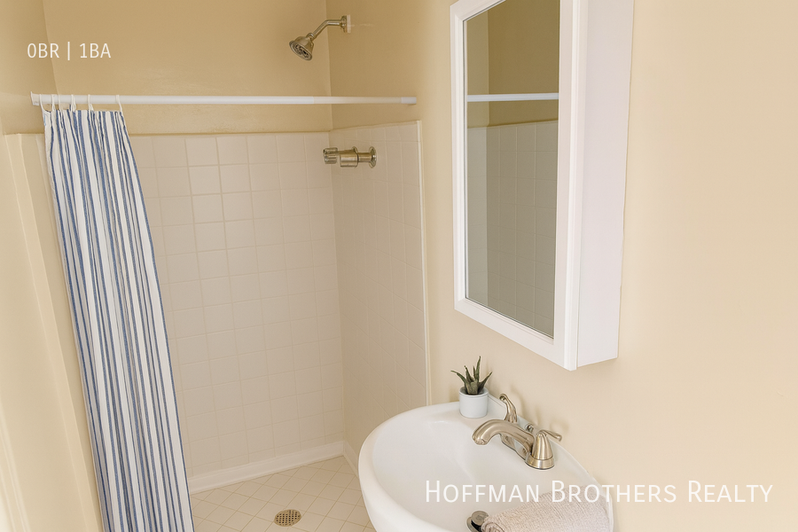 246 S Kenmore Ave #202 - Photo 2 of 3