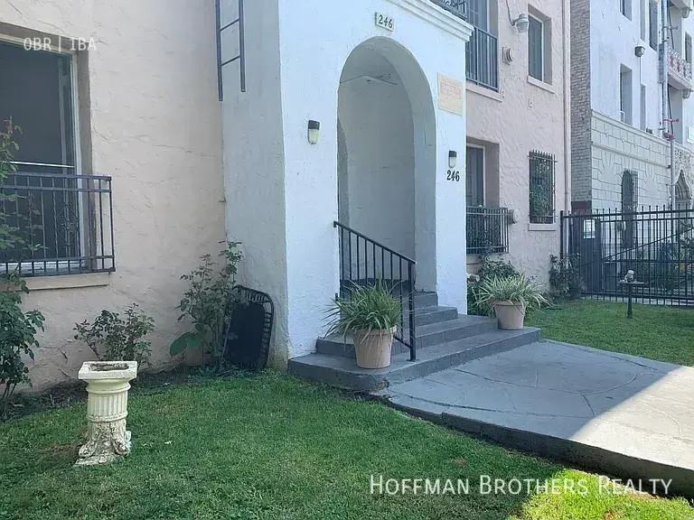 246 S Kenmore Ave #202 - Photo 3 of 3