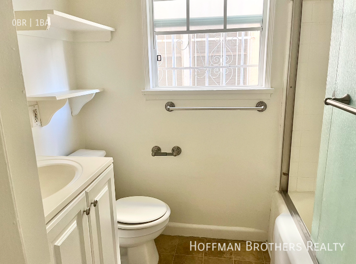 400 S Kenmore Ave #107 - Photo 3 of 3