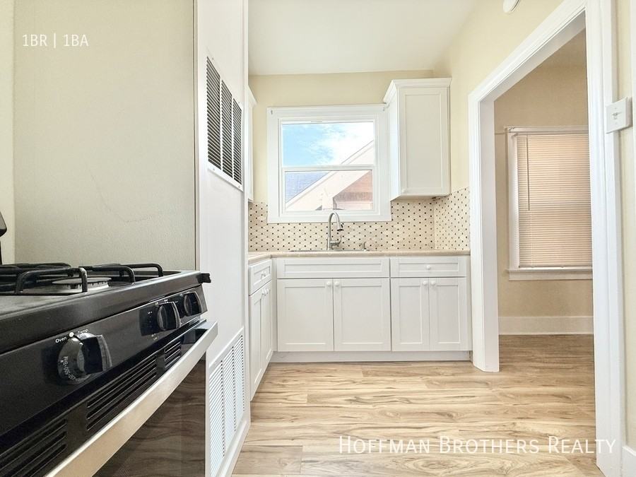 1022 N Berendo St #3 - Photo 6 of 8