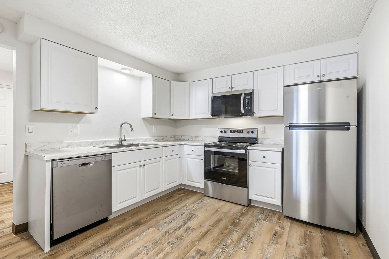 1 Month Free Rent Move In Special! Under New Management! - Photo 4 of 31