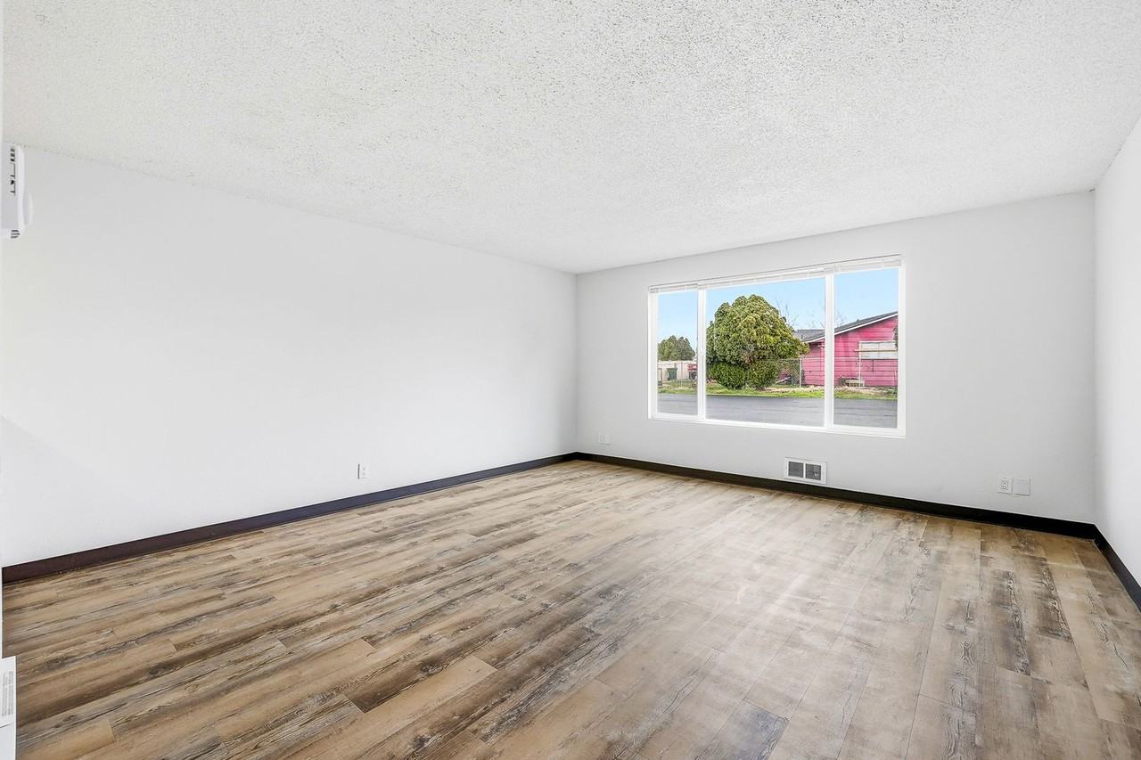 1 Month Free Rent Move In Special! Under New Management! - Photo 7 of 31