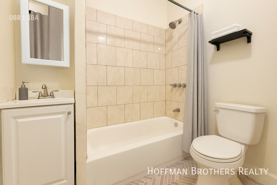 1000 S Grand View St #306 - Photo 3 of 3