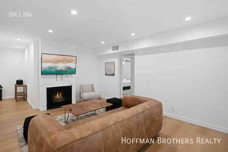 7441 Hazeltine Ave #201 - Photo 4 of 24