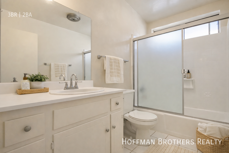 1036 S Wooster St #5 - Photo 4 of 9