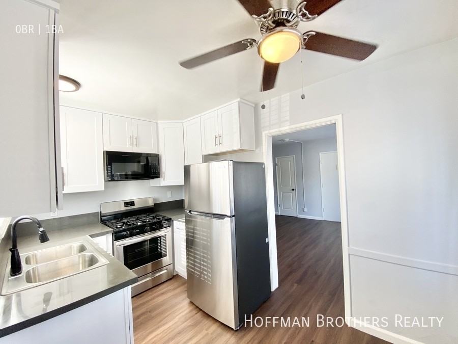 1661 N Bronson Ave #3