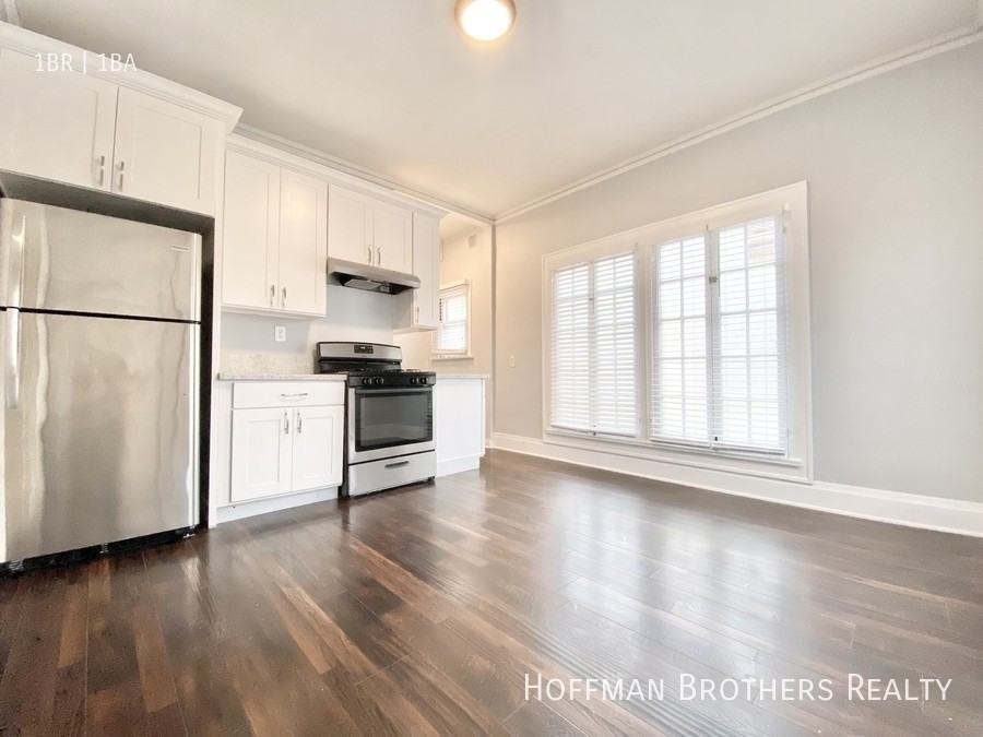 1836 N Wilton Pl - Photo 3 of 10