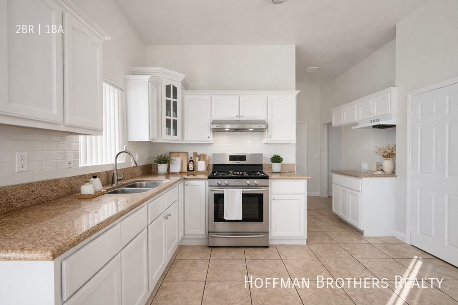 851 W 93rd St #B - Photo 3 of 5