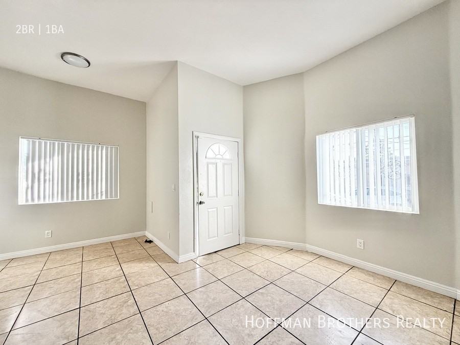 851 W 93rd St #B - Photo 4 of 5