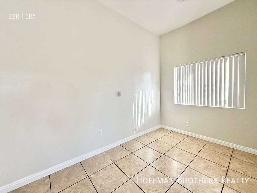 851 W 93rd St #B - Photo 5 of 5