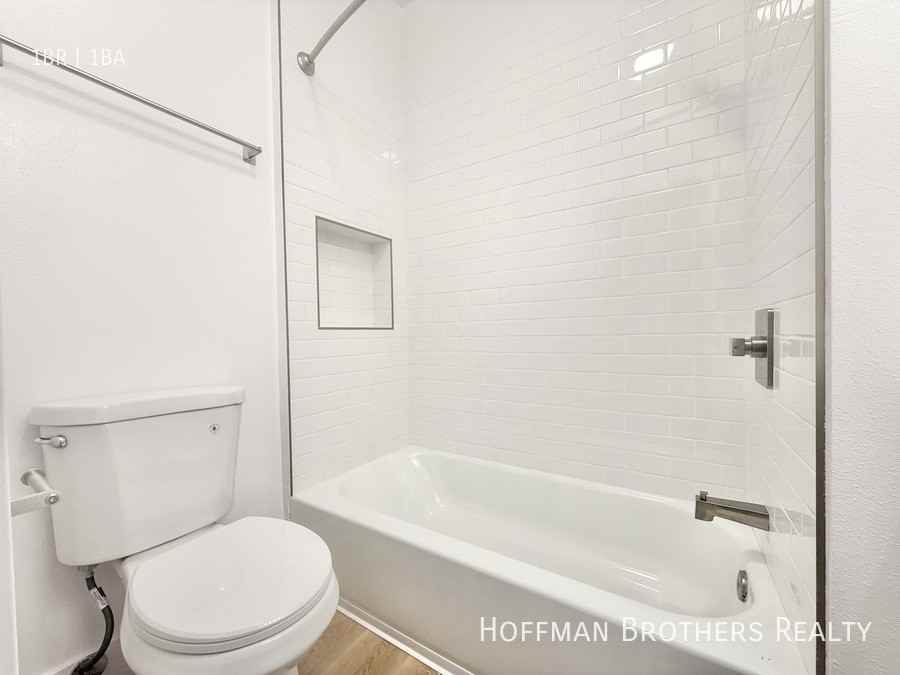 4888 Lexington Ave - Photo 4 of 4