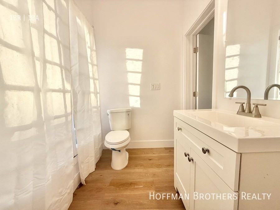 1182 1/2 N Edgemont St - Photo 3 of 4