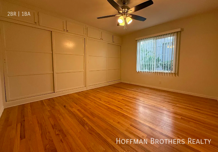 1121 26th St #3 - Photo 5 of 9