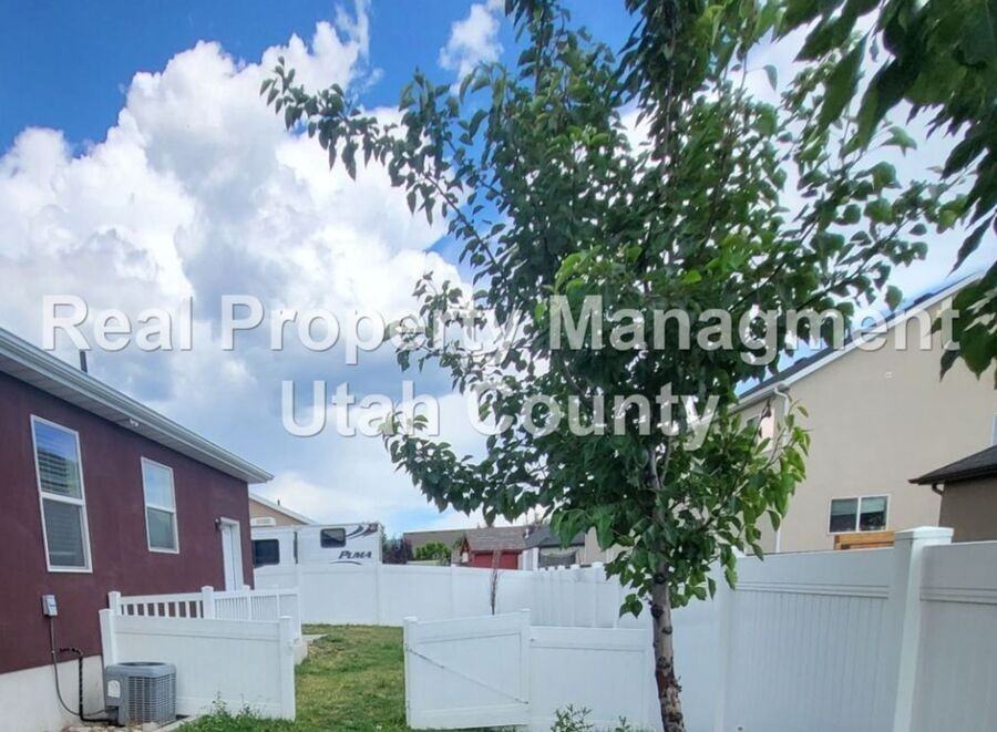 998 S 960 E - Photo 2 of 27