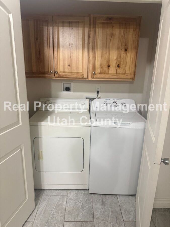 998 S 960 E - Photo 6 of 27