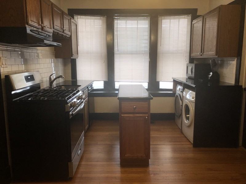 1032 W Oakdale Ave #2 - Photo 5 of 15