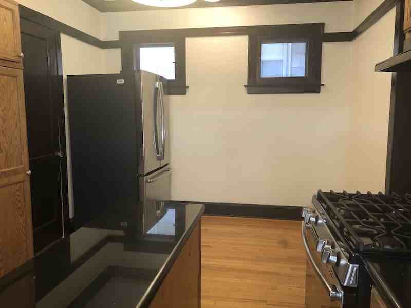 1032 W Oakdale Ave #2 - Photo 6 of 15