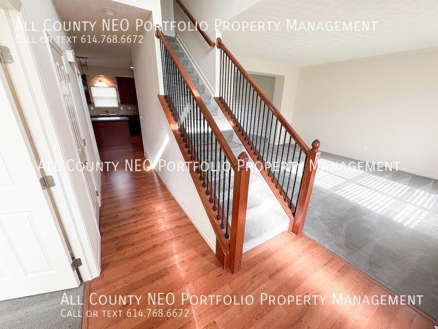 2919 Woodstone Dr - Photo 3 of 37