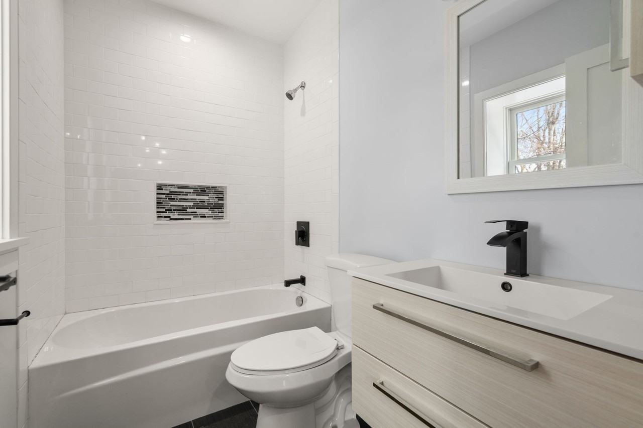 167 Charles Street167 Charles Street - 4 #4 - Photo 7 of 9