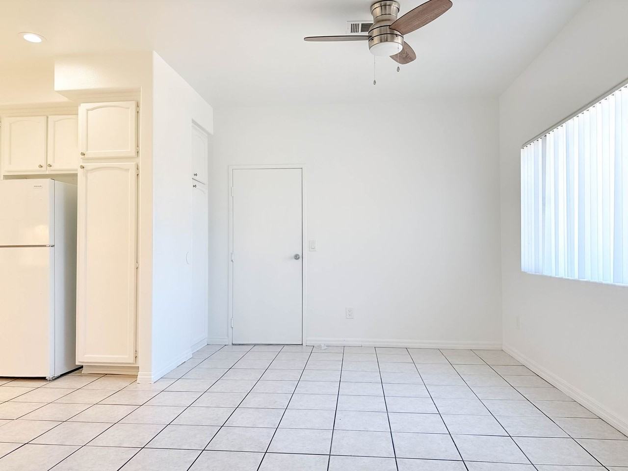 242 Kennedy St - Photo 4 of 27