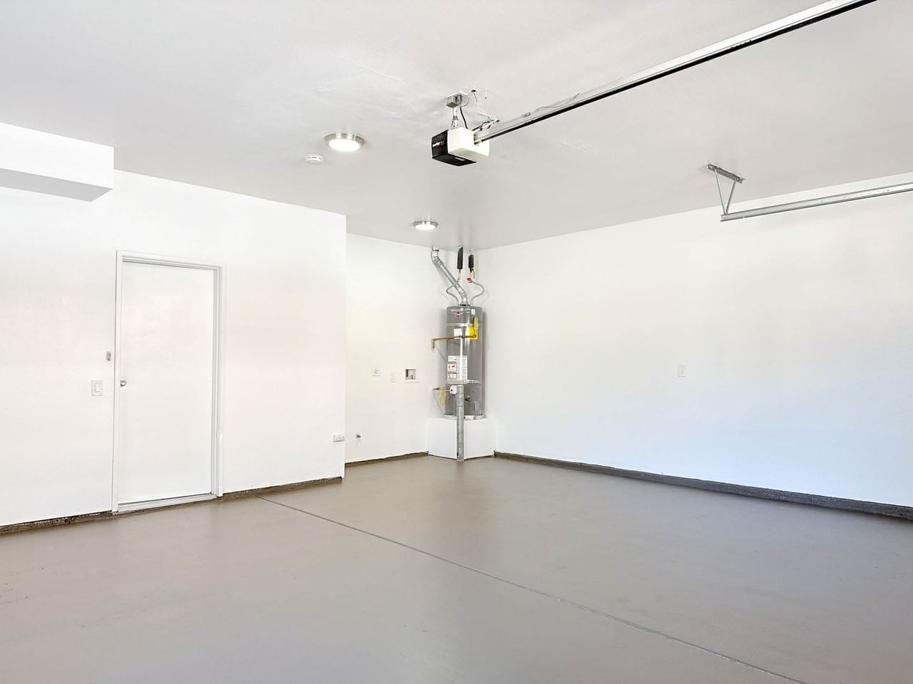 242 Kennedy St - Photo 6 of 27