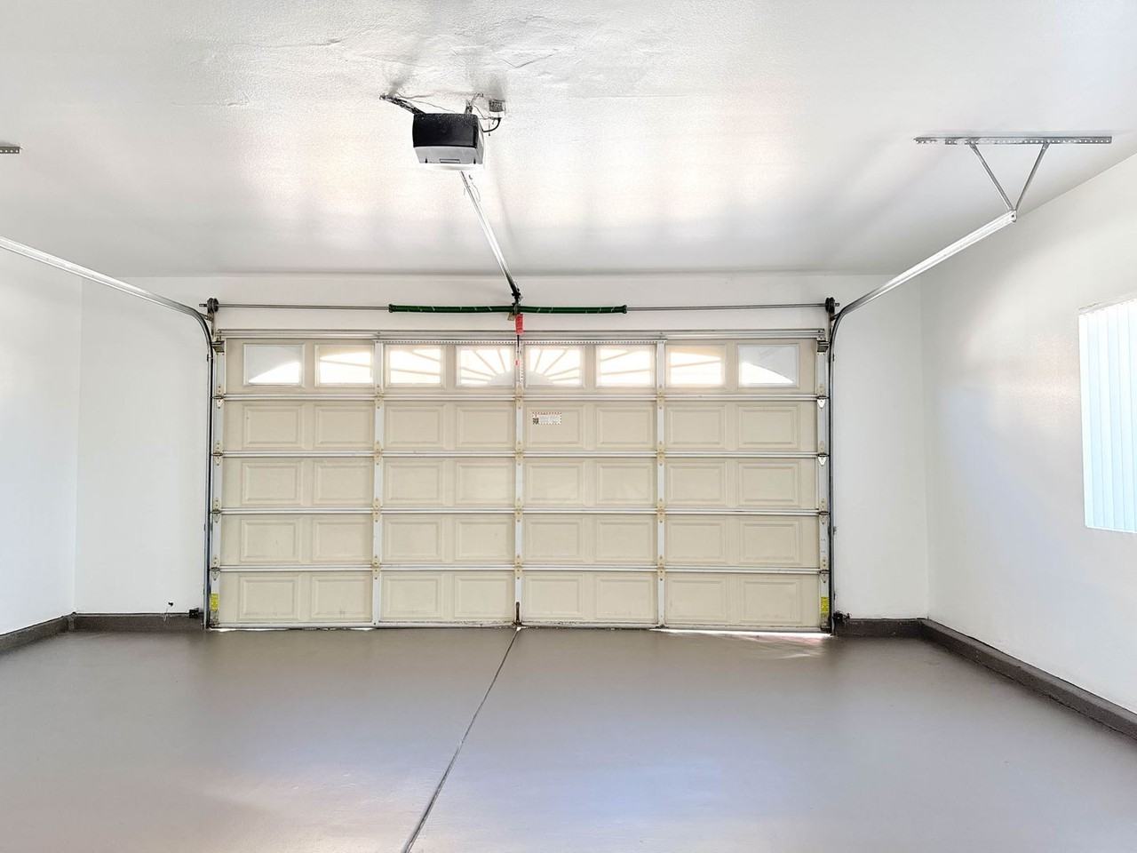 242 Kennedy St - Photo 7 of 27