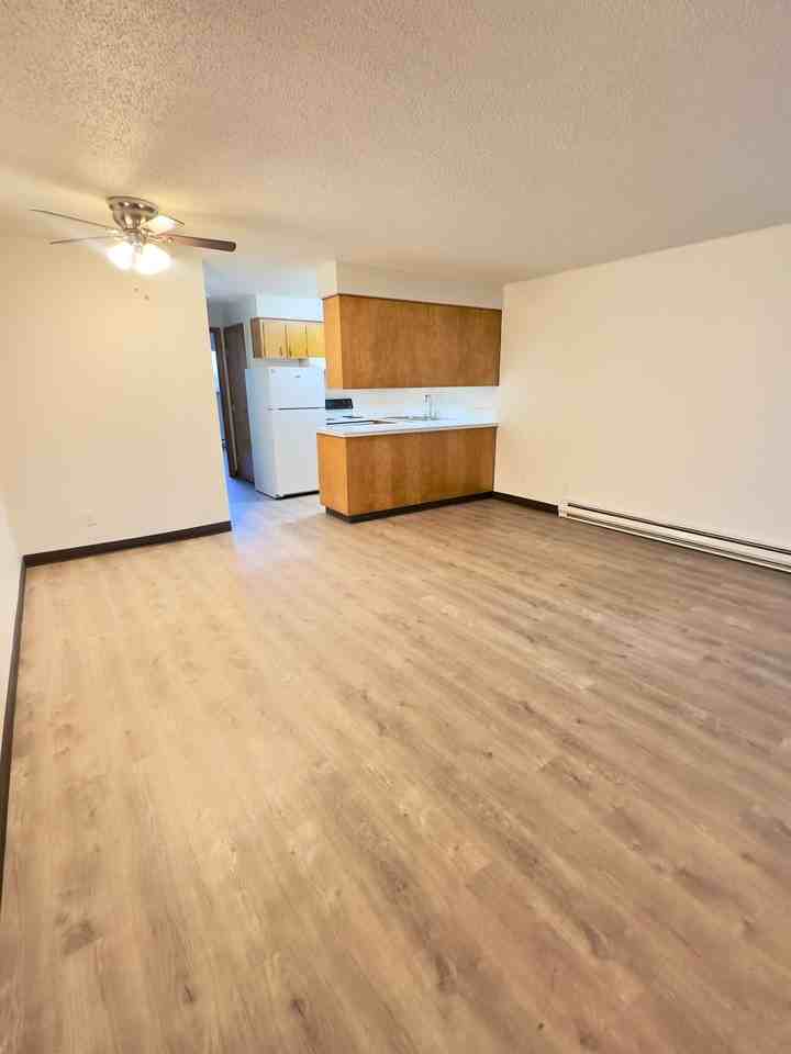 Greenwood Manor - Photo 3 of 17