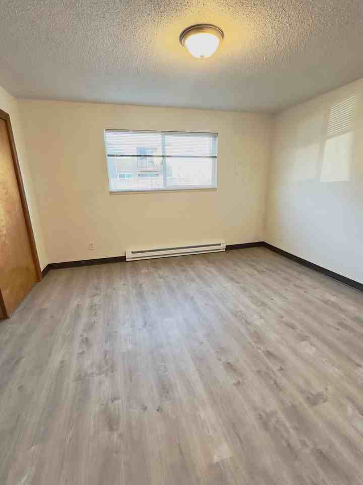 Greenwood Manor - Photo 7 of 17