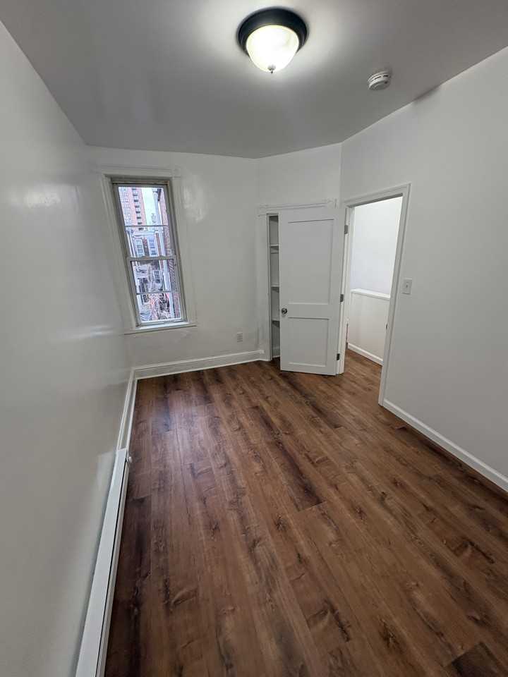 712 Vine St #2 - Photo 4 of 19