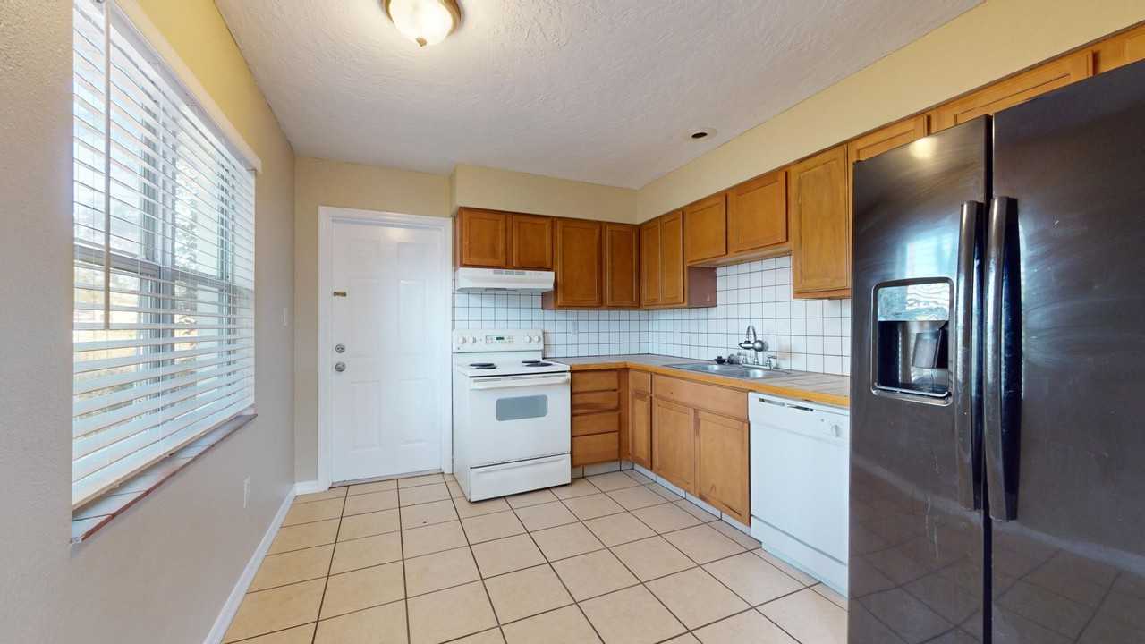 4705 27th St W #A - Photo 4 of 13