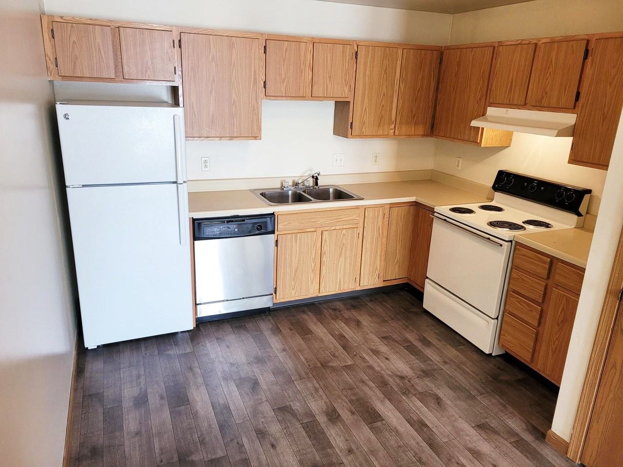 Kingsbury Campus Apartments - Photo 2 of 12