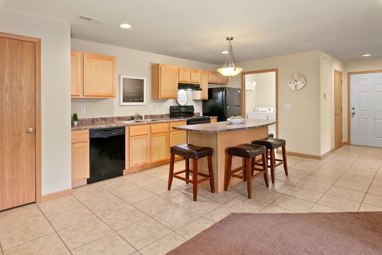 Melrose on 4th - Photo 5 of 24