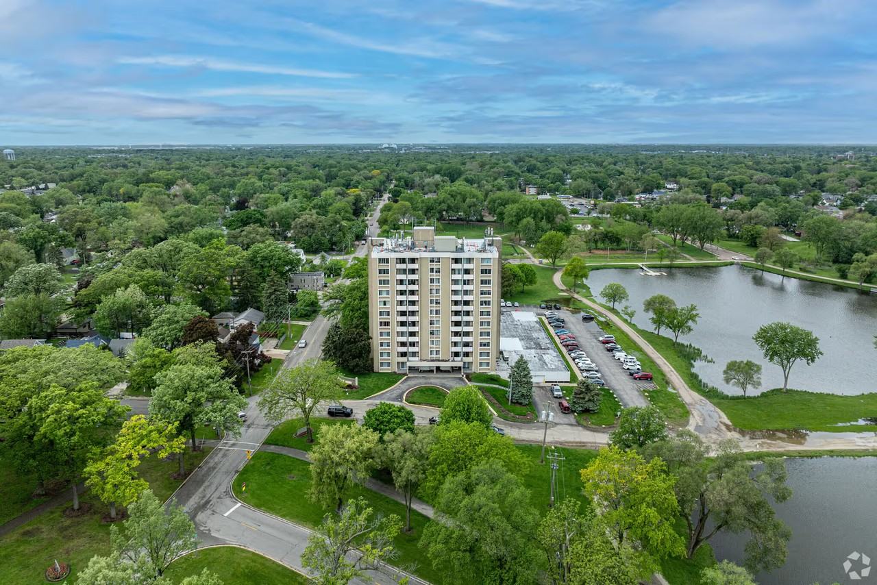 Lakeview Residences - Photo 5 of 50