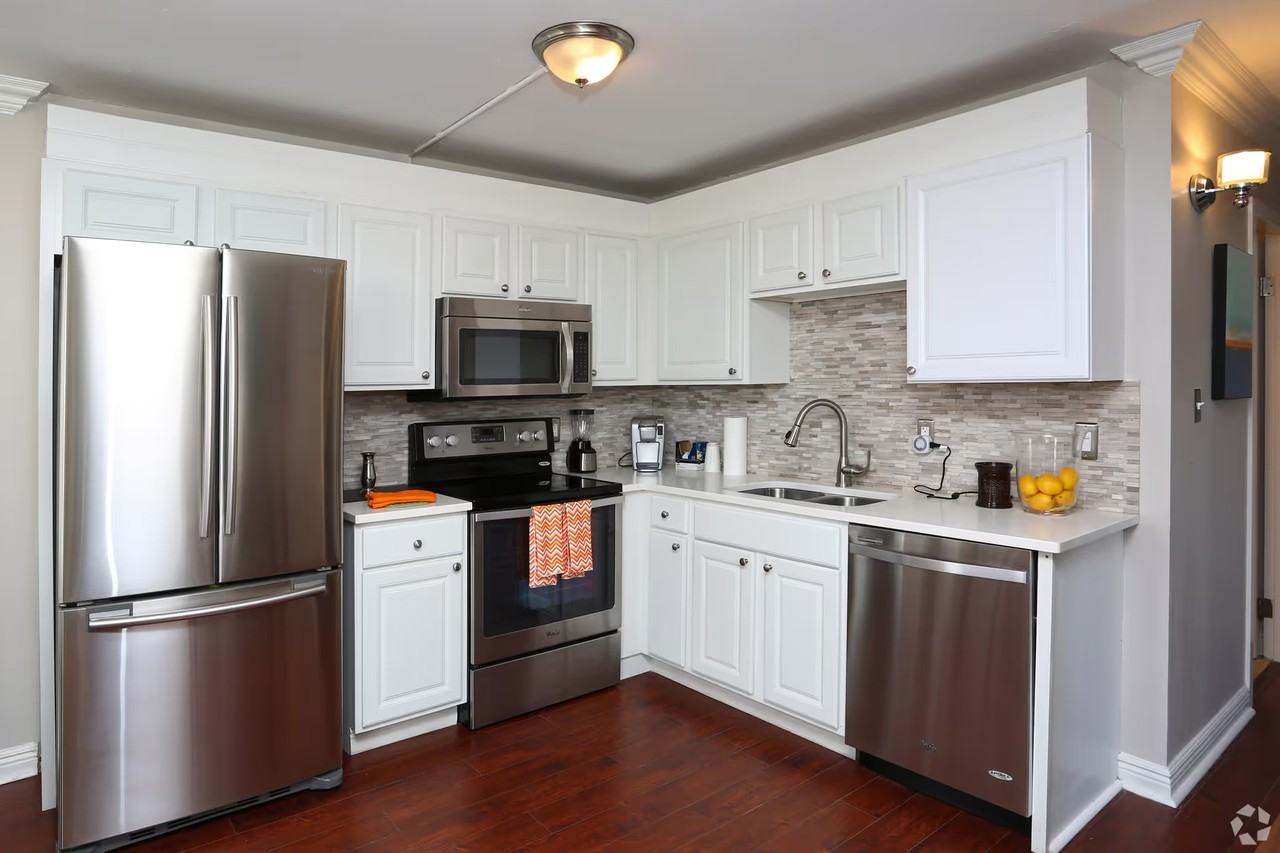 Lakeview Residences - Photo 7 of 50